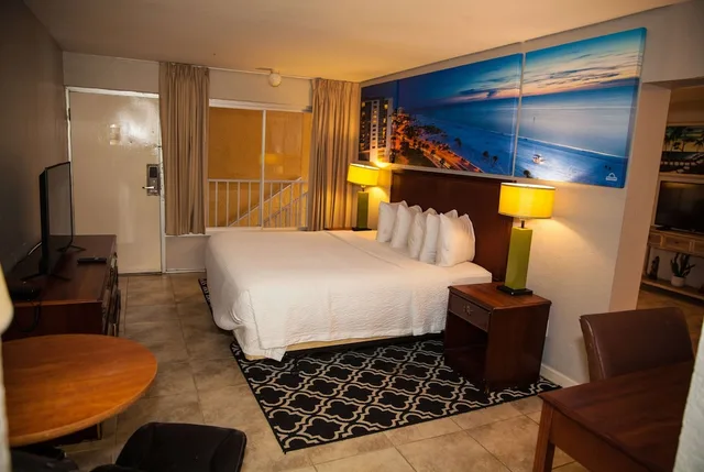 Suite, King Bed, Days Inn By Wyndham Cocoa Cruiseport West At I-95/524 4/8
