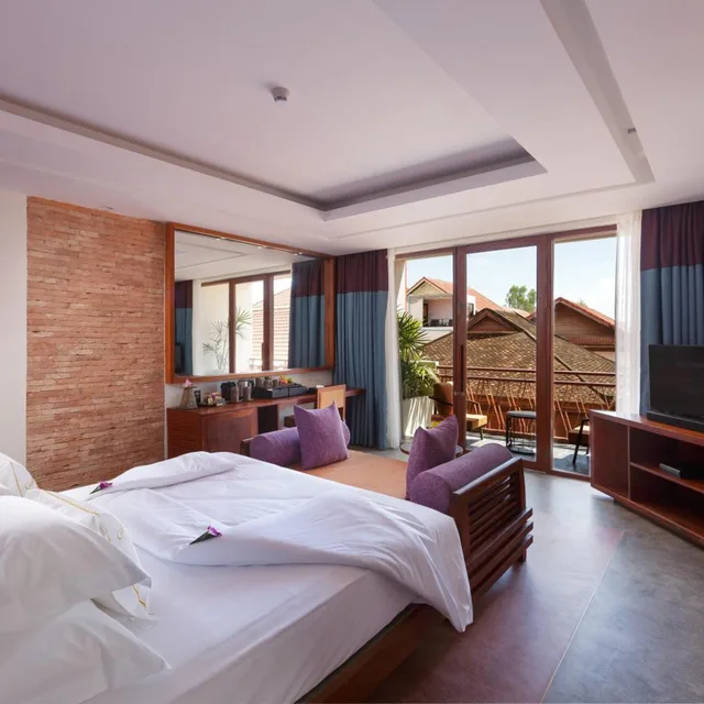 Deluxe, Suite, King Bed, Golden Temple Boutique 1/10