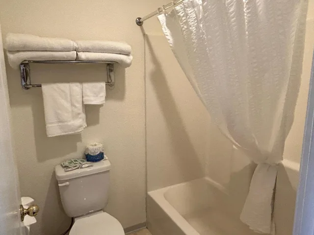 غرفة قياسية بسرير كوين، Bayview Inn 5/5
