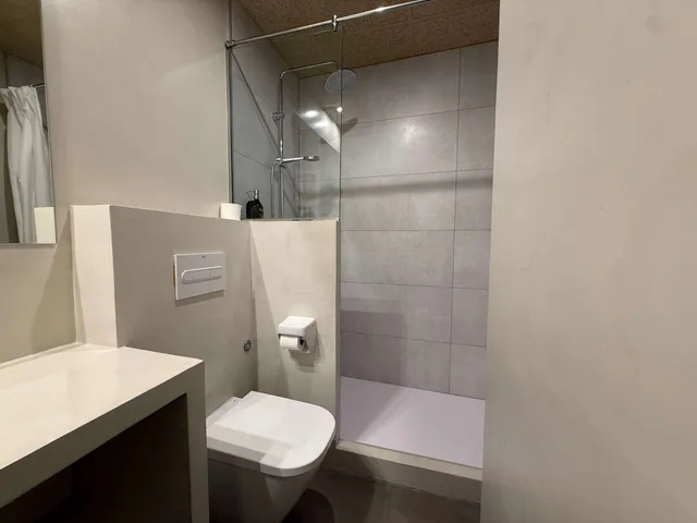 غرفة بسرير مزدوج أو سريرين منفصلين بشرفة، Hostal Rom 6/6