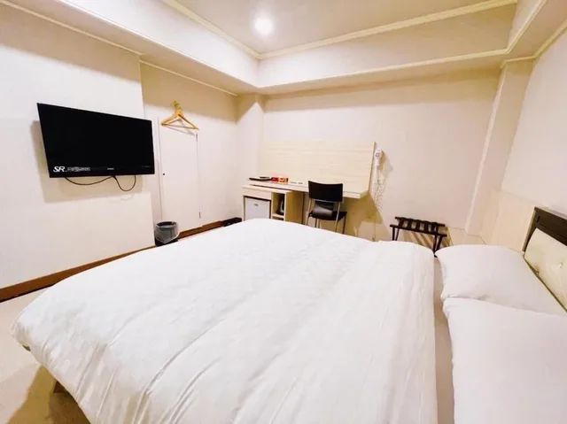 Classic, Double Bed, No Window, Spring Art Hotel 1/7