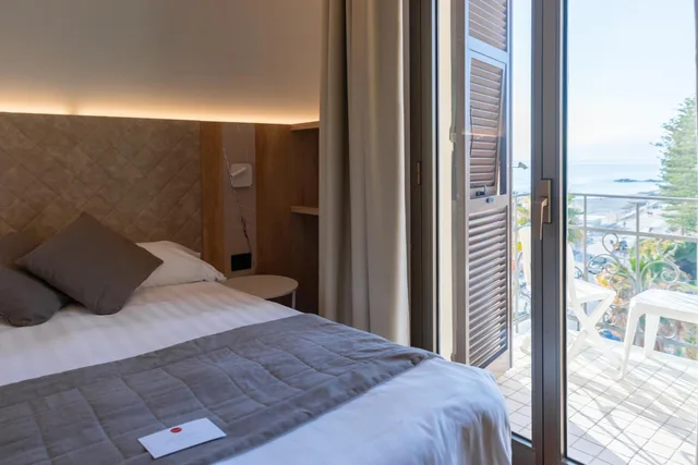 Room, Double or Twin Bed, Side Sea View، Parigi 3/6