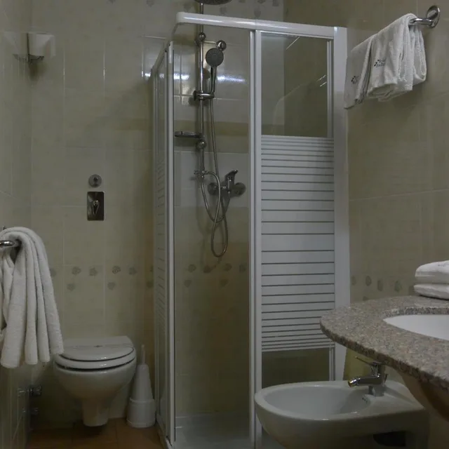 غرفة مفردة، Hotel Italia 2/7