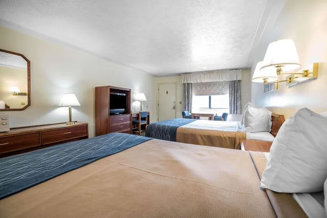 غرفة بسريرين كوين لذوي الإعاقة، Rodeway Inn & Suites Pronghorn Lodge Lander 2/2
