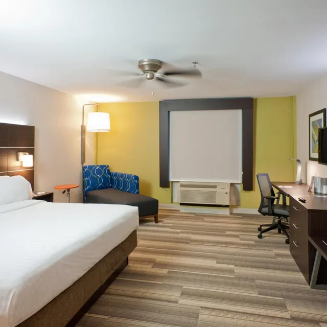 جناح بسرير كينج مع أريكة، Holiday Inn Express Hotel Suites Scott Lafayette West 2/2