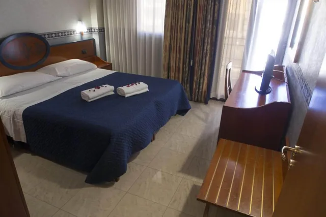 غرفة ثلاثية بسرير كوين وسرير فردي، Hotel Kroma 3/10