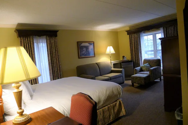 Fireside, Suite, King Bed, Sofa, Jetted Tub، Brandywine River Hotel 5/10