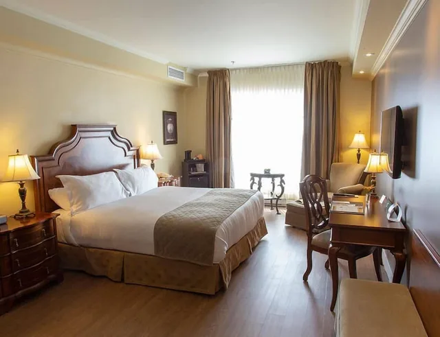 غرفة قياسية بسرير كينج، Hotel Brossard 2/4