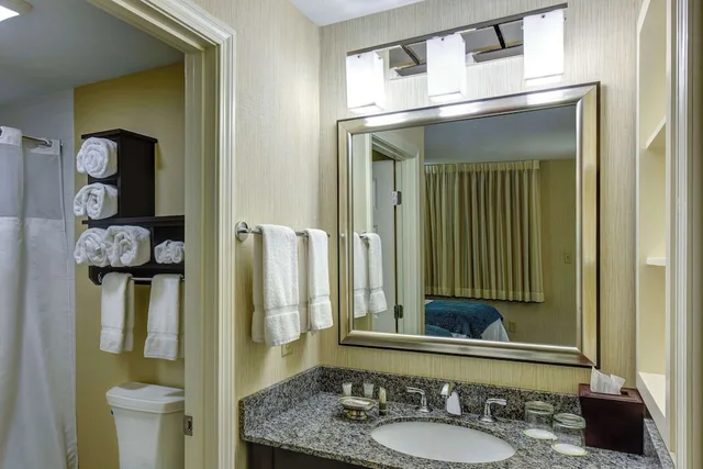 غرفة قياسية بسرير كينج، Port Inn & Suites Kennebunk, Ascend Hotel Collection 3/4