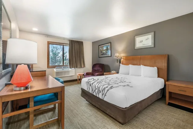 غرفة بسرير كينج، Colstrip Inn and Suites 1/6