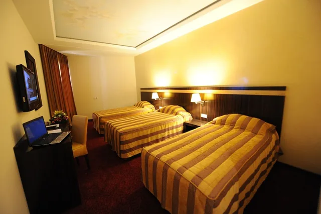 غرفة ثلاثية بسرير فردي، Rive Hôtel 2/3