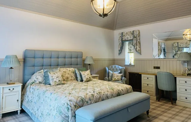 Cottage, 2 Double and Twin Beds، Crossbasket Castle 1/1