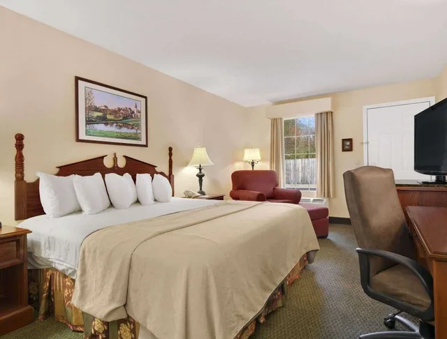 غرفة قياسية بسرير كينج، Baymont By Wyndham Eufaula 1/4