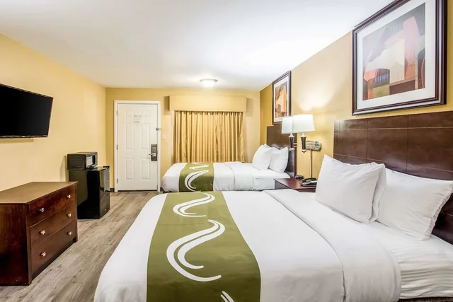 غرفة قياسية بسريرين مزدوجين للمدخنين، Quality Inn Corsicana, TX 2/3