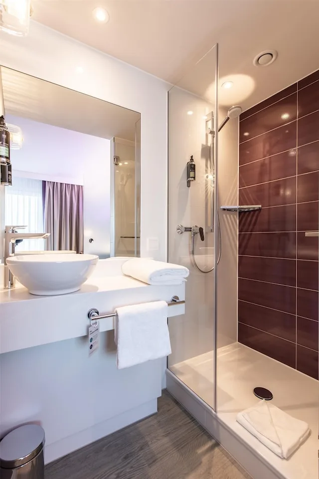 غرفة قياسية ثلاثية بسرير مزدوج وسرير فردي، Premier Inn Stuttgart Feuerbach 3/3