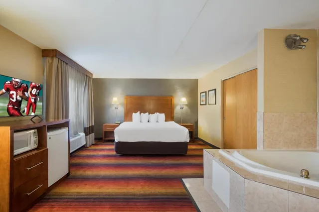 جناح بسرير كينج بجاكوزي لذوي الإعاقة، Red Roof Inn Fairfield 4/6