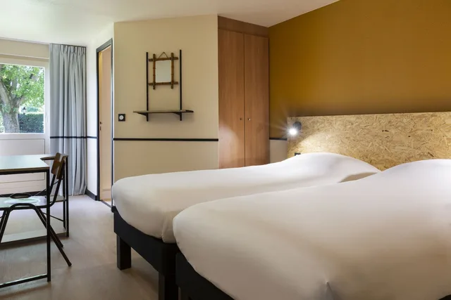 غرفة قياسية بسريرين منفصلين، Greet Hotel Villeneuve La Garenne 3/8