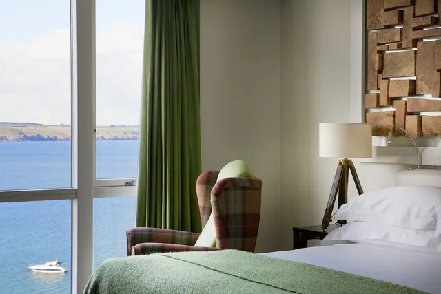 غرفة ديلوكس بسرير كينج بإطلالة على البحر، Cliff House Hotel 2/3