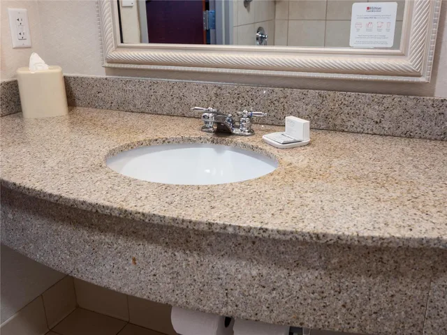 غرفة بسرير كينج بحوض استحمام لذوي الإعاقة، Hilton Garden Inn Winchester 4/7