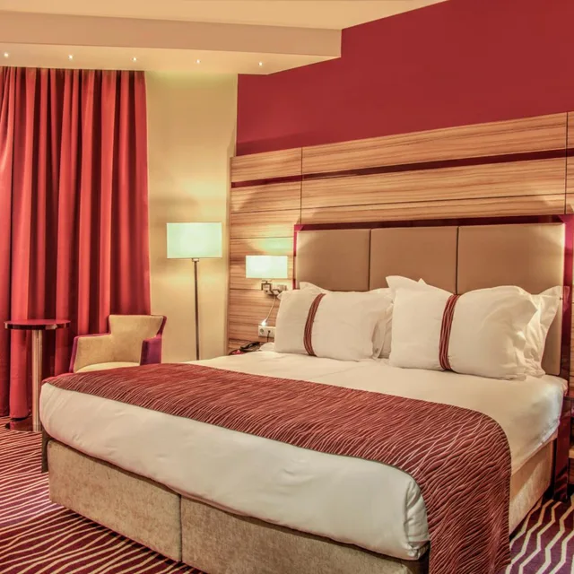 غرفة بسرير مزدوج أو سريرين منفصلين، Holiday Inn Plovdiv 7/10