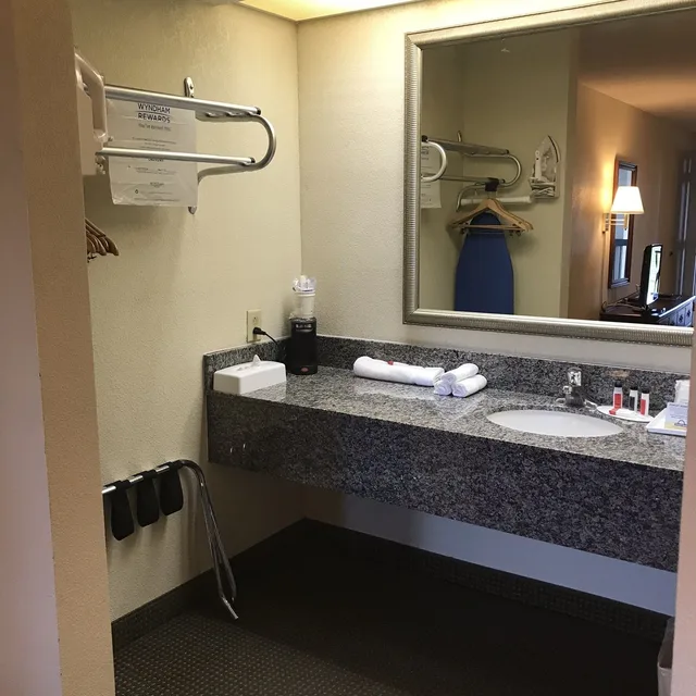 غرفة بسريرين كوين للمدخنين، Days Inn by Wyndham Metter 3/3