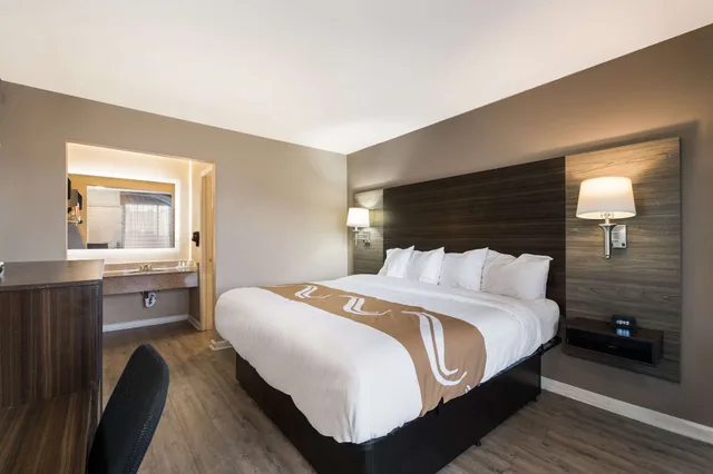 غرفة قياسية بسرير كينج، Quality Inn Gastonia East 2/4