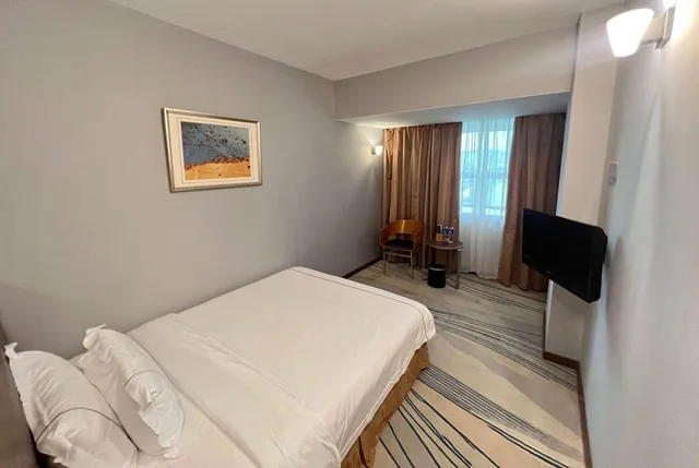 غرفة بسرير كوين للمدخنين، Days Inn by Wyndham Guangzhou 2/3