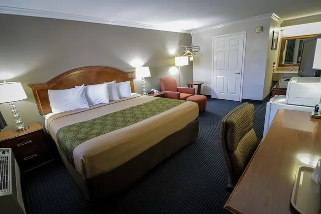 غرفة بسرير كينج، University Inn Suites 1/2