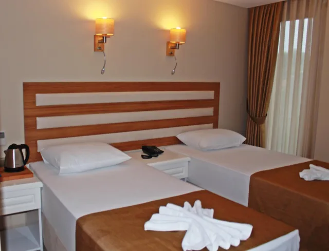 Room, Double or Twin Bed, Lateral Side Sea View، Feza Otel 3/10