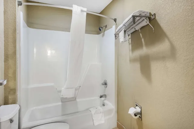جناح بسرير كينج، Quality Inn Phenix City Columbus 6/6