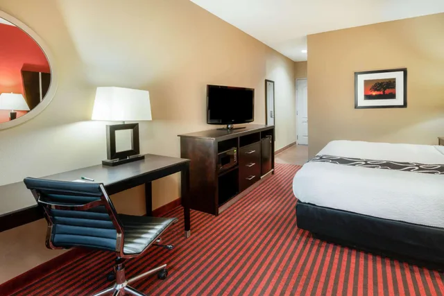 غرفة بسرير كينج لذوي الإعاقة، La Quinta Inn Suites Boutte 2/2