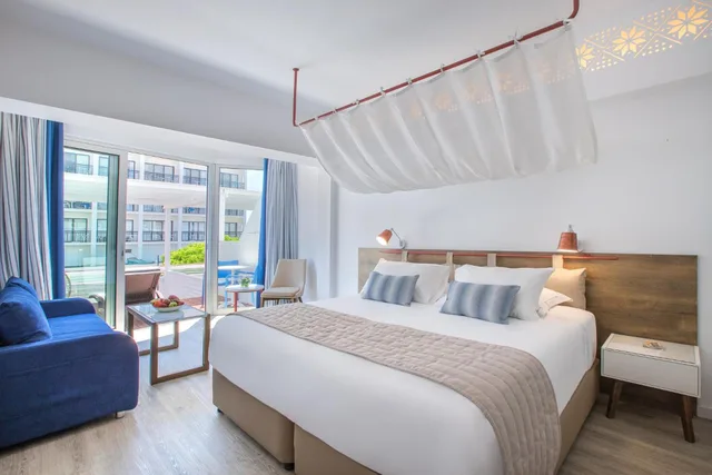 Family Suite, Junior Suite, Lateral Side Sea View, Terrace، Lordos Beach Hotel and Spa 3/4