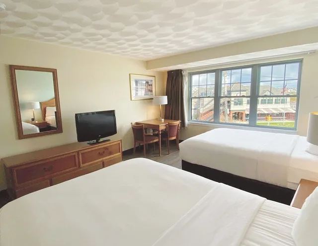 غرفة قياسية بسريرين مزدوجين في المبنى الرئيسي، Atlantic Beach Hotel Newport 1/3