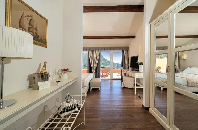جناح بشرفة، Hotel Torre Di Calapiccola 4/5