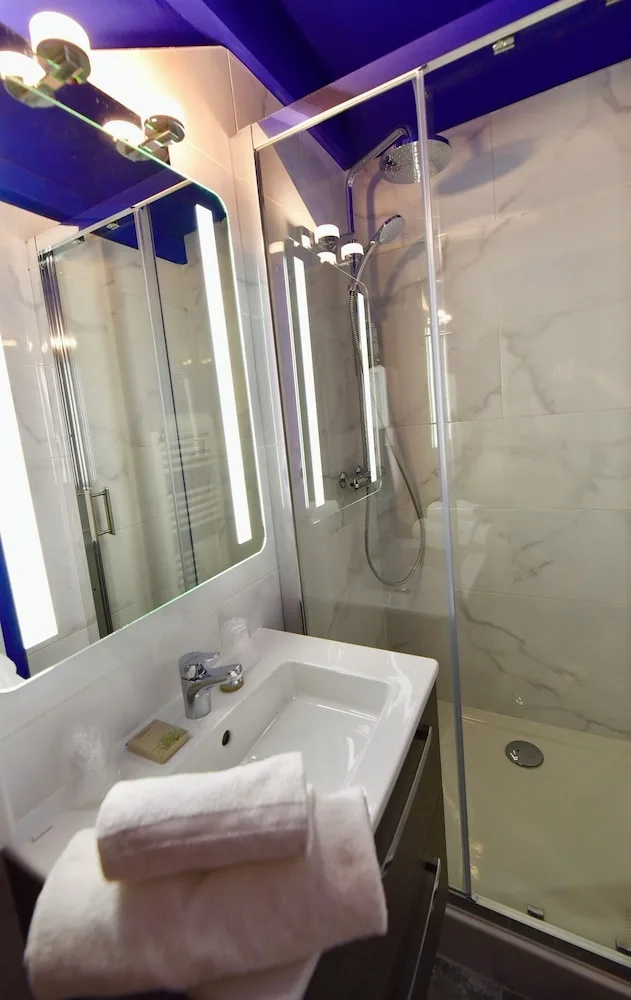 غرفة قياسية صغيرة بسرير كوين، Majestic Hotel 10/10