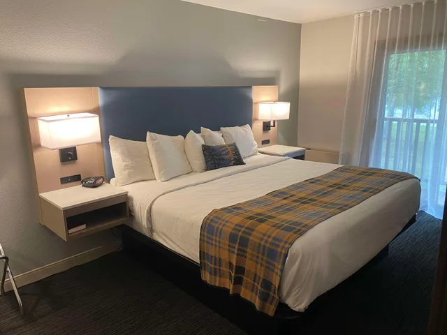 غرفة بسرير مزدوج بإطلالة لذوي الإعاقة، Best Western Lake Lucille Inn 2/4