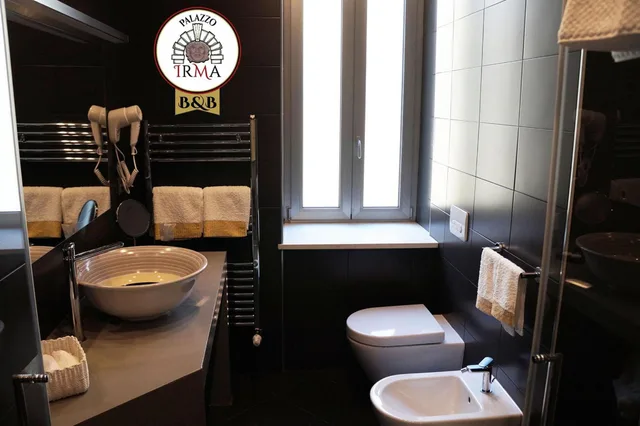 غرفة بسرير كينج بشرفة، B&B Palazzo Irma 5/9