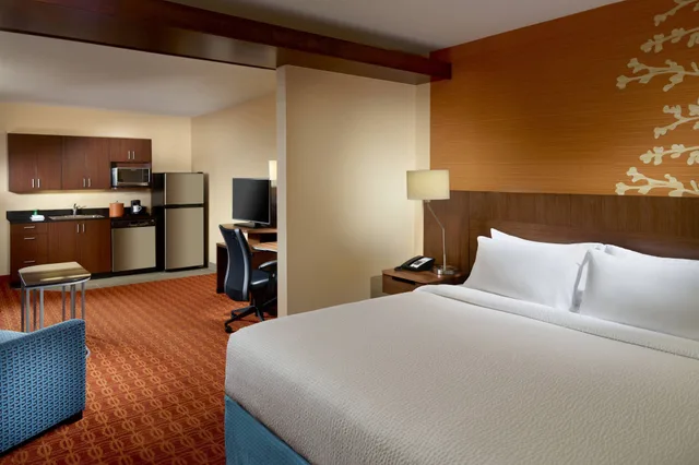 استوديو بسرير كينج مع أريكة لذوي الإعاقة، Fairfield Inn Suites Fayetteville North 1/3