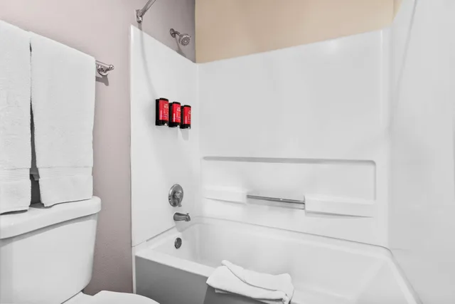 غرفة بسريرين منفصلين وسريرين كينج، SureStay Hotel By Best Western Albuquerque Midtown 5/5