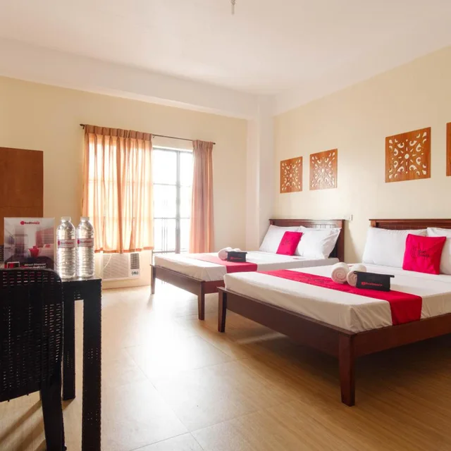 Room, Quadruple, RedDoorz Plus near Johnson and Johnson Paranaque 6/10