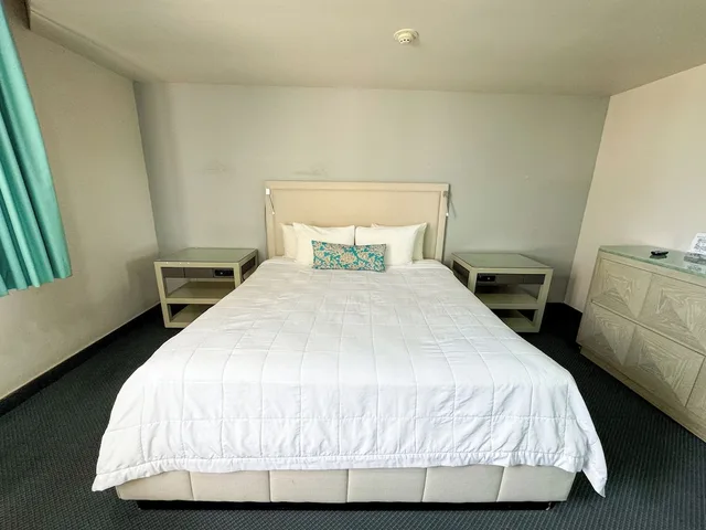 غرفة قياسية بسرير كوين، Corona Plaza Hotel 1/10