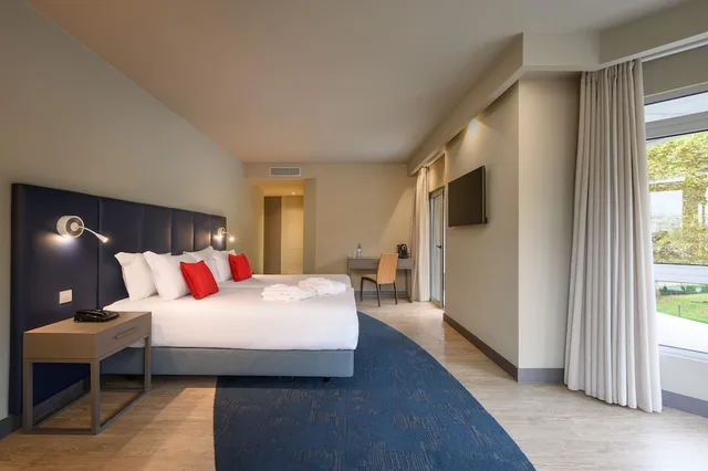 غرفة بريميوم بسريرين منفصلين، Melia Setubal 1/6