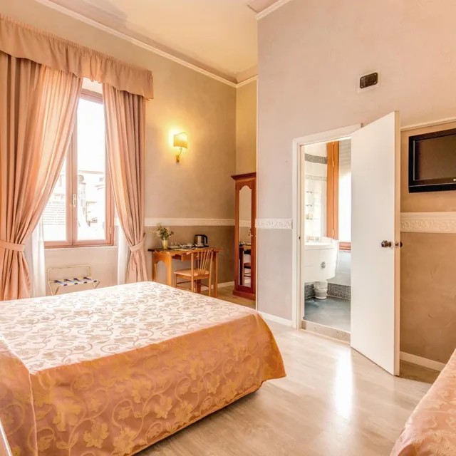 غرفة رباعية، Hotel Martini 1/10