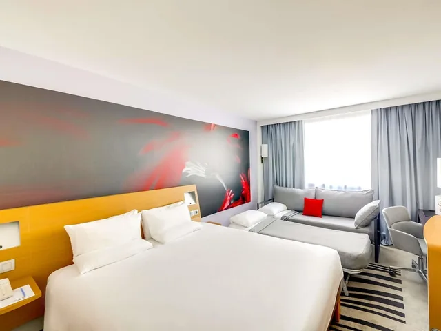 غرفة كلاسيكية عائلية بسرير مزدوج مع أريكة مع أريكة، Novotel Paris Centre Gare Montparnasse 1/7