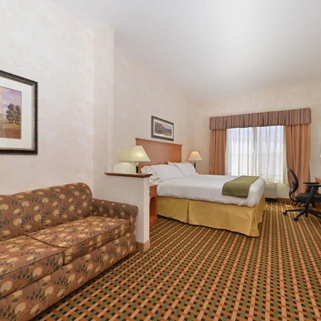 جناح بسرير كوين مع أريكة، Holiday Inn Express Rawlins 1/4