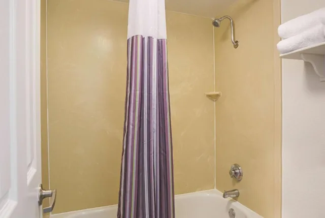 غرفة بسرير مزدوج لذوي الإعاقة، Wingate by Wyndham Galveston Beachfront at Seawall 2/2