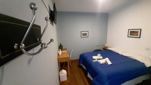 غرفة سوبيريور بسرير كينج، Sabatico Travelers Hostel 2/2