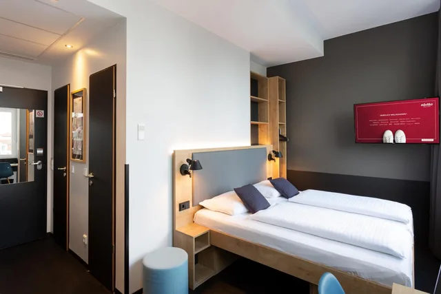 غرفة رباعية بسرير بطابقين وسرير كوين، Aletto Kudamm Hotel Hostel 1/2
