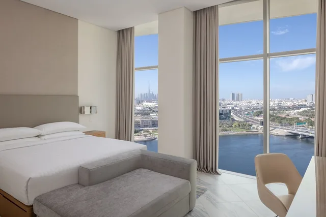 شقة ركنية بسريرين مزدوجين بشرفة بـ3 غرف نوم، Marriott Marquis Dubai Creek 2/8