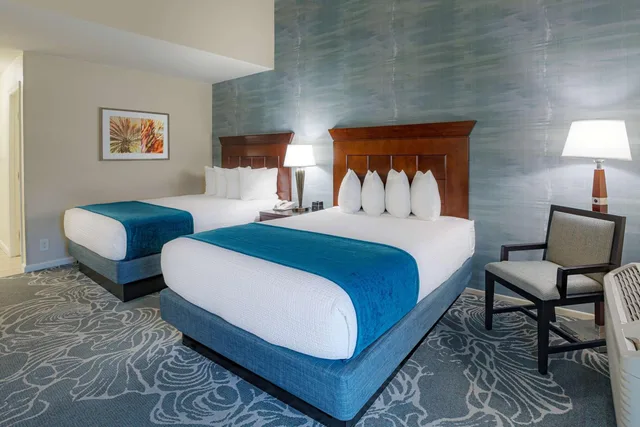 غرفة بسريرين كوين بإطلالة على الفناء، Best Western Plus Carpinteria Inn 6/10
